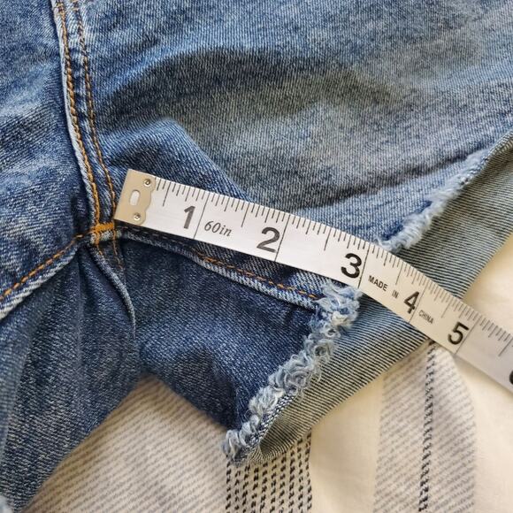 Denizen Levi's Womens High Rise Cut Off Shorts Size 29 Distressed Jean Denim - Picture 6 of 6